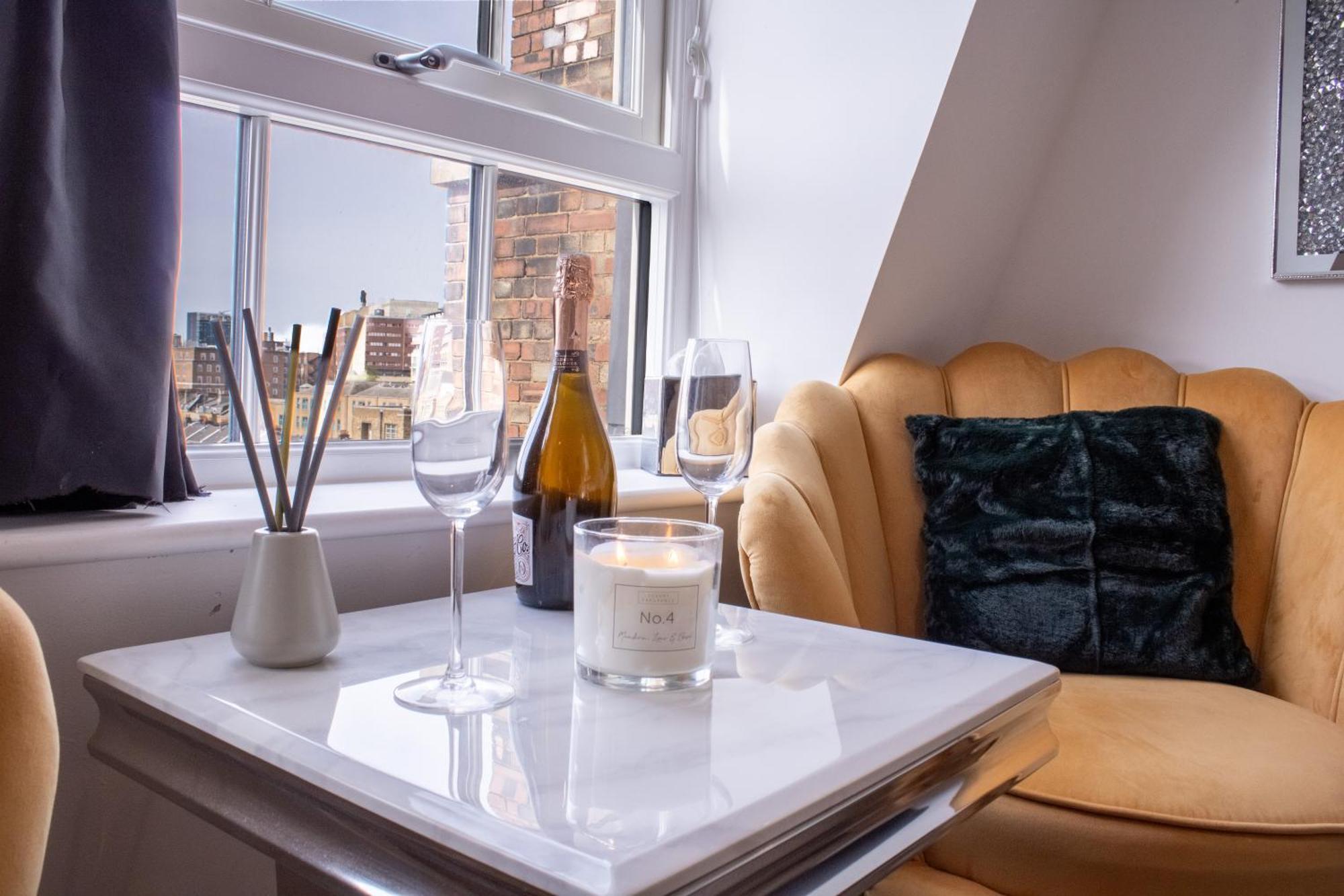 Luxurious 1-Bedroom Penthouse In Marble Arch 71 London Ngoại thất bức ảnh
