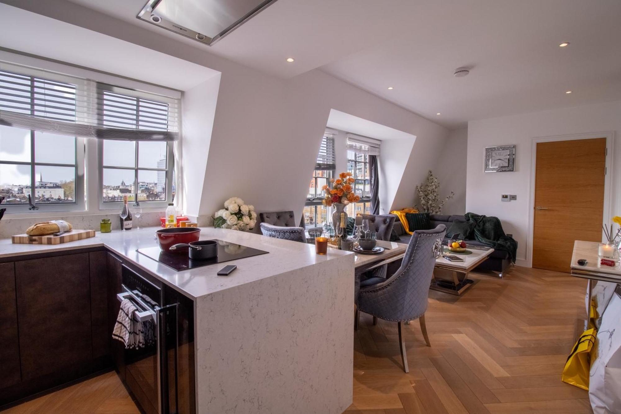 Luxurious 1-Bedroom Penthouse In Marble Arch 71 London Ngoại thất bức ảnh